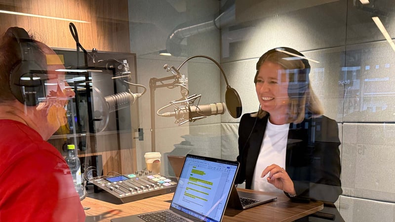  Bilde av Sally Graham ekspert årsrapporter i podkast.